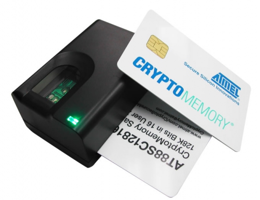 Futronic FS82 combina o leitor de impressão digital FS80 com o leitor de smart card ISO7816